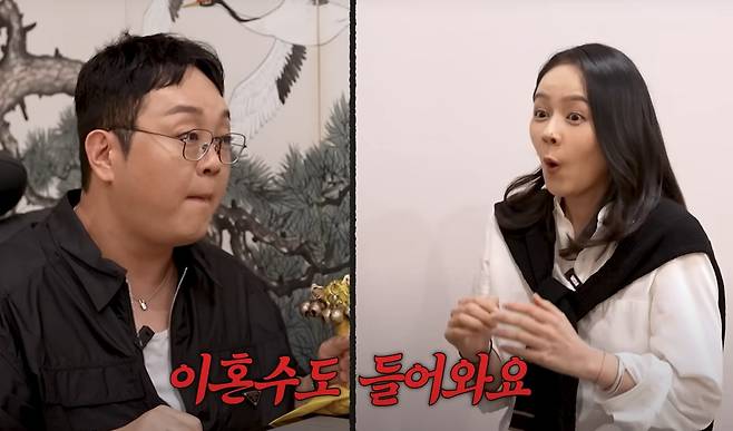 배우 한가인이 배우 겸 무속인 이건주에게 신점을 보는 모습을 공개했다. /유튜브 캡처