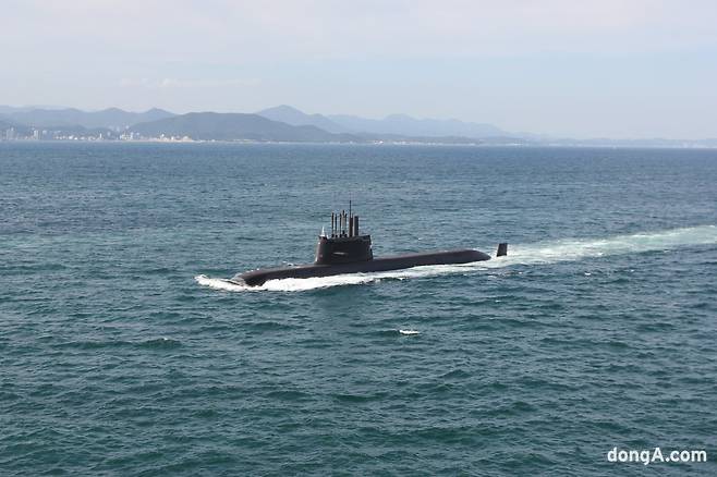 처음 외부에 공개되는 3000톤급 잠수함 신채호함. 최재호 기자 cjh1225@donga.com