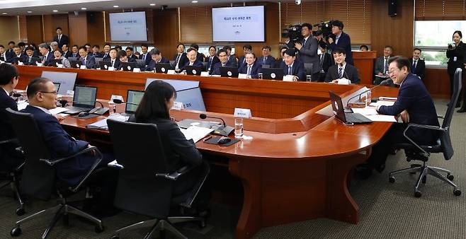 이재명 대통령이 지난 18일 서울 용산 대통령실 청사에서 열린 수석보좌관회의에서 발언하고 있다. 대통령실통신사진기자단