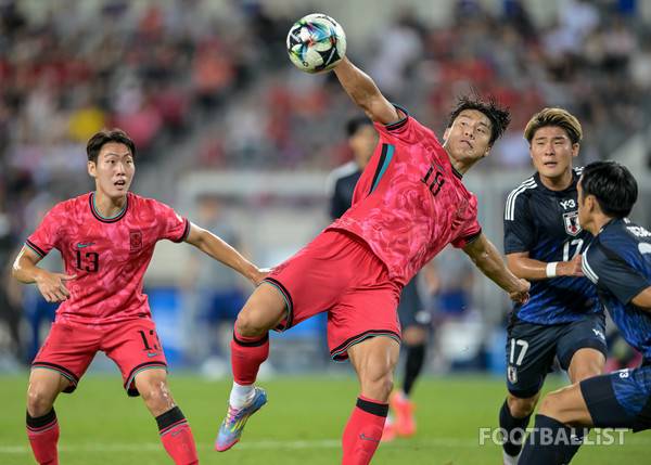 이호재(가운데, 남자 축구대표팀). 서형권 기자