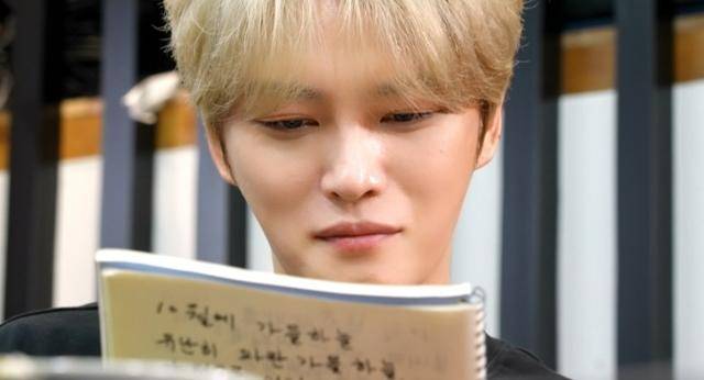 가수 김재중이 어머니의 글을 보고 끝내 눈물을 흘린다. KBS 제공