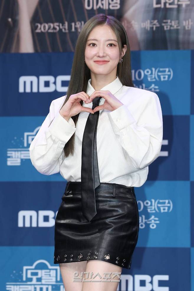 배우 이세영이 9일 오후 서울 마포구 상암MBC에서 열린 MBC 새 금토드라마 '모텔 캘리포니아' 제작발표회에 참석해 포즈를 취하고 있다. '모텔 캘리포니아'는 시골 모텔을 배경으로 모텔에서 태어나 모텔에서 자란 여자 주인공이 12년 전 도망친 고향에서 첫사랑과 재회하며 겪는 우여곡절 첫사랑 리모델링 로맨스 드라마. 10일 밤 9시 50분 첫 방송. 서병수 기자 qudtn@edaily.co.kr /2025.01.09/