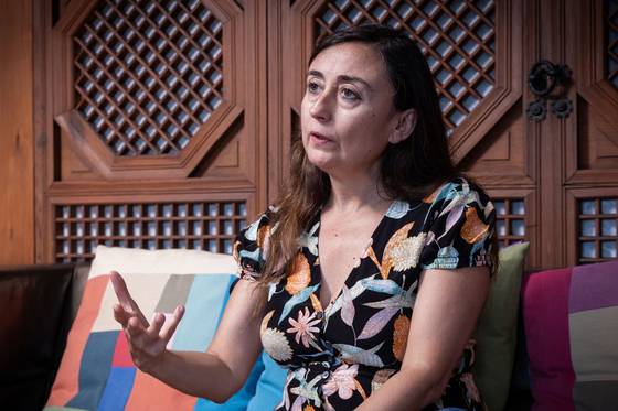 엘비라 나바로는 "한국번역문학원에서 황여정 작가의 장편소설 『숨과 입자』(2024)와 김성중 작가의 단편집 『국경시장』(2015) 일부를 스페인어로 번역해주셔서 미리 읽어봤다"고 했다. 그는 한국 작가들의 작품을 "의미성을 담아내는 기술이 뛰어난 문학"이라고 평했다. 장진영 기자