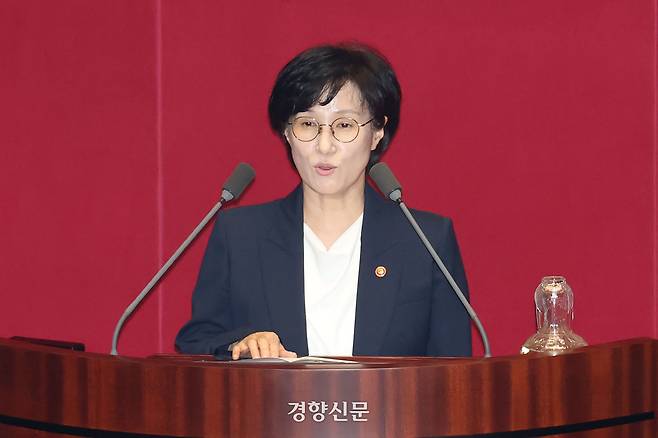 원민경 여성가족부 장관이 11일 국회에서 신임 국무위원 인사를 하고 있다. 2025.09.11 한수빈 기자