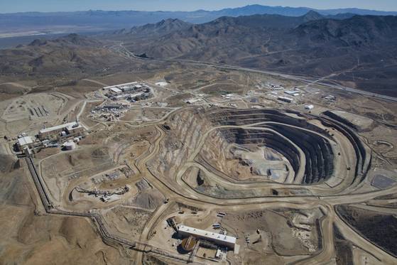 This 2024 file photo provided by MP Materials shows an aerial view of the company's mine in Mountain Pass, California. [AP/YONHAP]