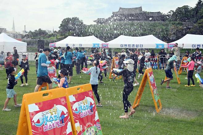 밀양 수퍼 페스티벌 물놀이 전경