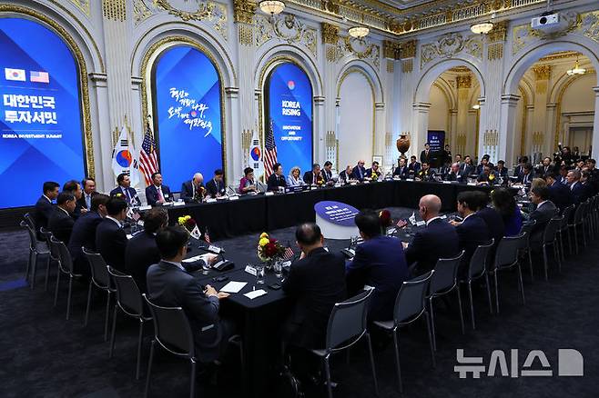 [뉴욕=뉴시스] 최동준 기자 = 이재명 대통령이 25일(현지 시간) 미국 뉴욕 증권거래소에서 열린 대한민국 투자 써밋에서 발언하고 있다. 2025.09.26. photocdj@newsis.com