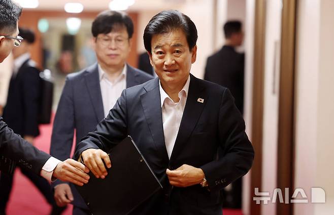 [서울=뉴시스] 추상철 기자 = 정동영 통일부 장관이 8월 26일 오전 서울 종로구 정부서울청사에서 열린 국무회의에 참석하고 있다. 2025.09.26. scchoo@newsis.com