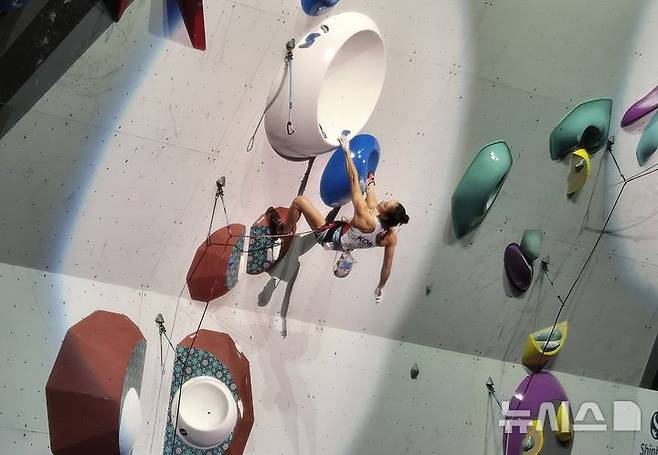 [서울=뉴시스] 하근수 기자= 2025 국제스포츠클라이밍연맹(IFSC) 서울 스포츠클라이밍 세계선수권대회에 출전한 김자인. 2025.09.26. hatriker22@newsis.com