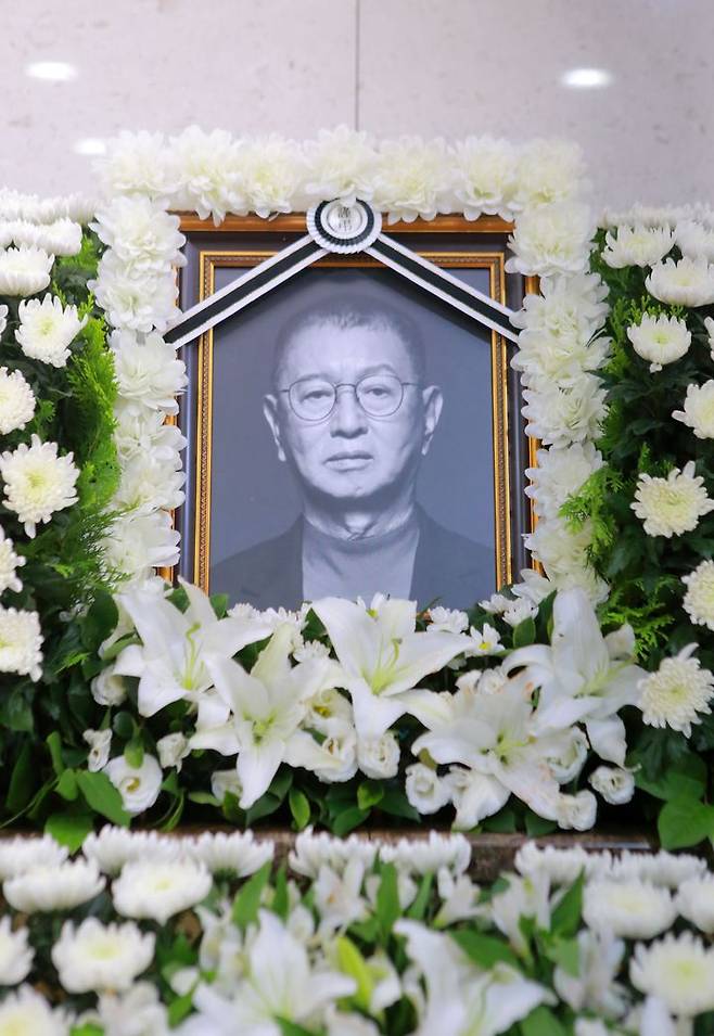 [서울=뉴시스] 사진공동취재단 = 26일 서울 송파구 서울아산병원 장례식장에 개그맨 전유성의 빈소가 마련돼 있다. 2025.09.26. photo@newsis.com *재판매 및 DB 금지