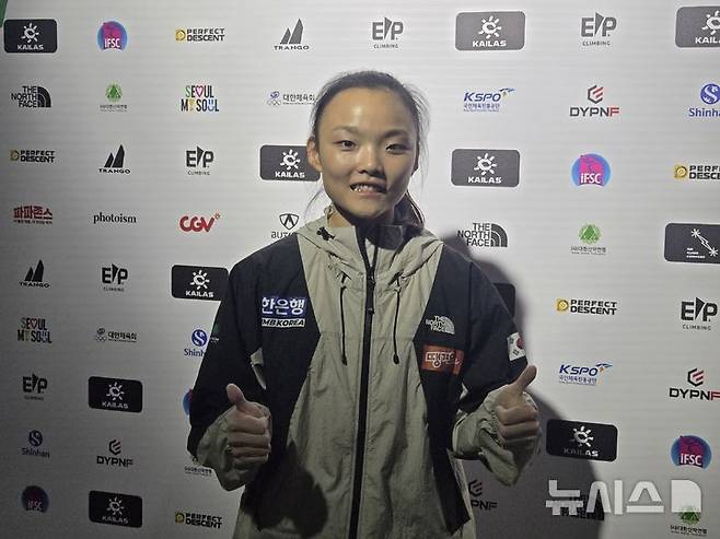 [서울=뉴시스] 하근수 기자= 2025 국제스포츠클라이밍연맹(IFSC) 서울 스포츠클라이밍세계선수권대회 여자부 리드에서 동메달을 수확한 서채현. 2025.09.26. hatriker22@newsis.com