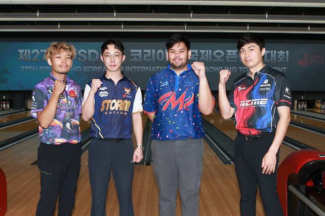 '제27회 DSD삼호 코리아컵 국제오픈볼링대회' 4강 진출자들이 선전을 다짐하는 모습. 한국프로볼링협회
