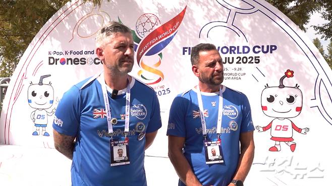 취재진과 인터뷰 중인 'Team UK' 데인 카튼 (좌) 피트 오버톤(우)선수. 김현주 크리에이터