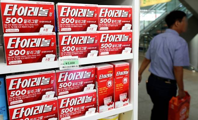 23일 오후 서울 시내 한 편의점에 타이레놀이 진열돼 있다. 미국 도널드 트럼프 대통령이 “임산부는 타이레놀 복용 말아야..자폐증 유발”이라며 부작용을 언급해 의료계에서 타이레놀이 뜨거운 감자로 이슈가 되고 있다. 2025.9.23 뉴스1