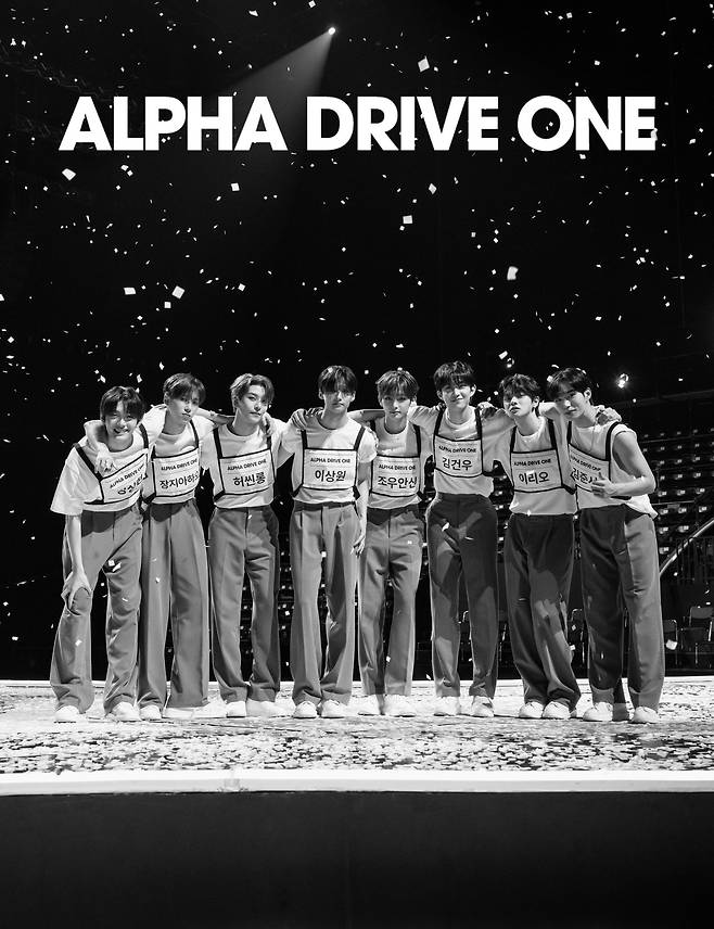 ‘보이즈 2 플래닛’ 출신 신인 보이그룹 웨이크원이 공식 팀명 ALPHA DRIVE ONE(ALD1)으로 확정, 최종 8인 멤버가 글로벌 데뷔 준비에 나섰다. 팀명 공개와 동시에 SNS 팔로워 급증, 팬클럽 얼리버드 모집 등 전 세계 팬들의 뜨거운 관심이 이어지고 있다. 사진제공|웨이크원