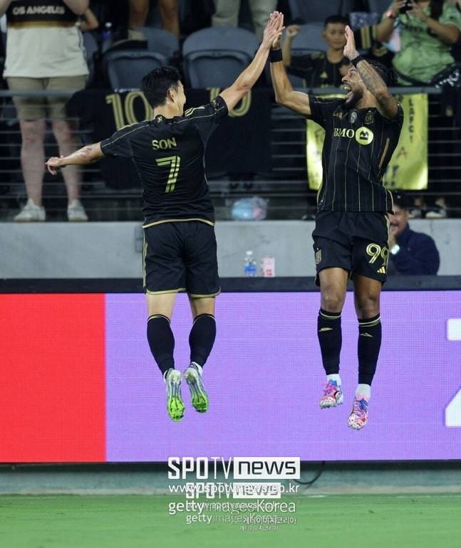 ▲ 여름 이적 시장에서 손흥민이 합류하면서 팀 자체가 180도 달라졌다. 측면 공격수는 물론 스트라이커로도 뛸 수 있는 손흥민으로 인해 부앙가와의 시너지 효과는 상상 이상이었다. 최근 3경기에서 손흥민과 부앙가가 돌아가며 해트트릭을 연속해 기록한 것이 대표적이다.