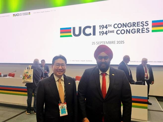 이상현 회장과 아시아사이클연맹 회장 : Dato’ Amarjit Singh Gill(오른쪽)&nbsp;ⓒ대한사이클연맹
