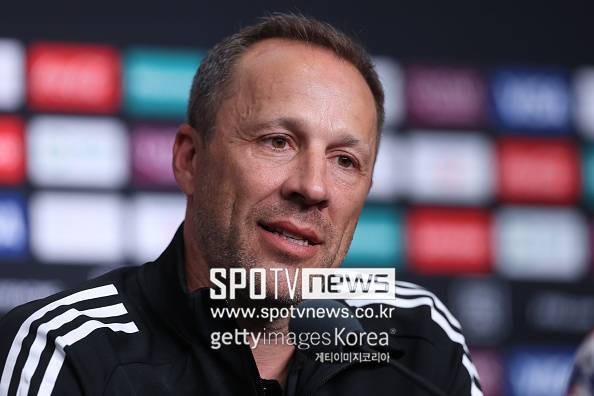 ▲ LAFC를 이끄는 스티브 체룬돌로 감독은 세인트루이스 원정을 이틀 앞두고 열린 사전 기자회견에서 “손흥민과 정상빈 맞대결이 기대된다”면서 “지난 경기에선 정상빈이 뛰지 못했지만 이번에는 선발이든 교체든 모습을 드러낼 것 같다” 전망했다.