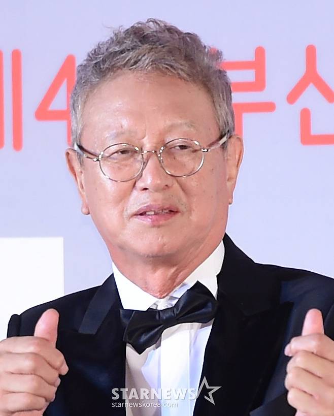 (서울=뉴스1) = 코미디언 전유성이 25일 밤 전북대학교병원에서 별세했다. 전유성은 이날 오후 9시 5분께 전북대병원에서 향년 76세를 일기로 생을 마감했다. 전유성은 폐기흉 증세가 악화돼 최근 전북대병원에 입원해 치료를 받았던 것으로 알려졌다. (뉴스1 DB) 2025.9.25/뉴스1  Copyright (C) 뉴스1. All rights reserved. 무단 전재 및 재배포,  AI학습 이용 금지. /사진=(서울=뉴스1)