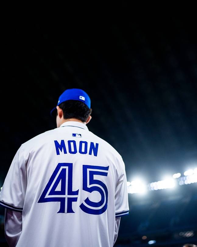 45번이 적힌 유니폼을 입은 문서준. /사진=토론토 블루제이스 공식 SNS