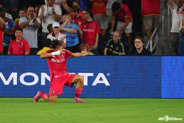 세인트루이스 시티 공격수 정상빈이 득점 후 사격 세리머니를 선보이고 있다. /AFPBBNews=뉴스1