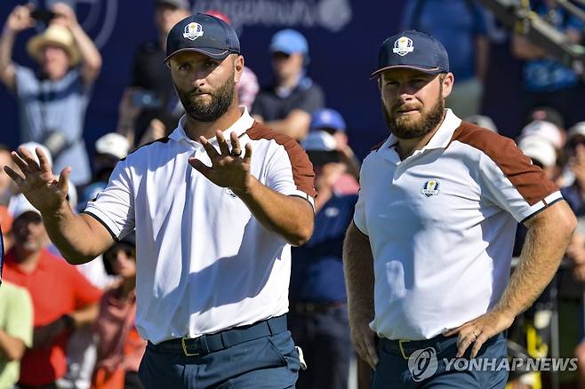 2023년 라이더컵 때 한 조로 출전한 욘 람과 티럴 해턴 [EPA=연합뉴스]