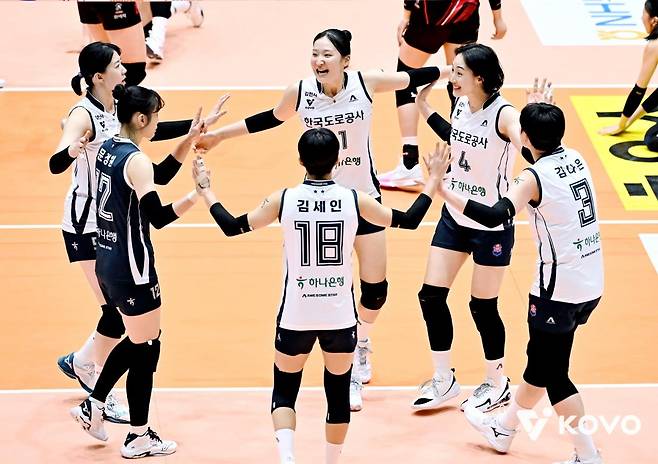 한국도로공사 선수단 [한국배구연맹 제공. 재배포 및 DB 금지]