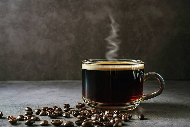 아침 모닝 커피가 습관이라면 반드시 식사 후에 마시는 것이 안전하다. 사진= 게티이미지뱅크