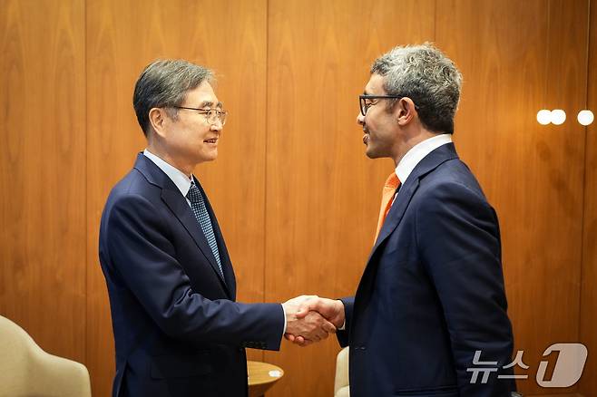 조현 외교장관은 26일(현지시간) 압둘라 빈 자이드 알 나흐얀 아랍에미리트연합국(UAE) 부총리 겸 외교장관과 회담을 가졌다. 2025.09.27. (외교부 제공)