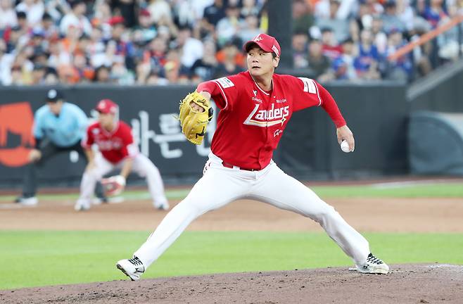 SSG 김광현이 대전 한화생명 볼파크에서 열린 2025 KBO리그 정규시즌 한화전에서 역투하고 있다. 사진 | SSG 랜더스