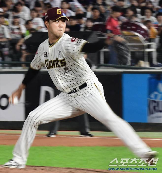 3이닝 무실점. 역투를 펼치고 있는 롯데 윤성빈.