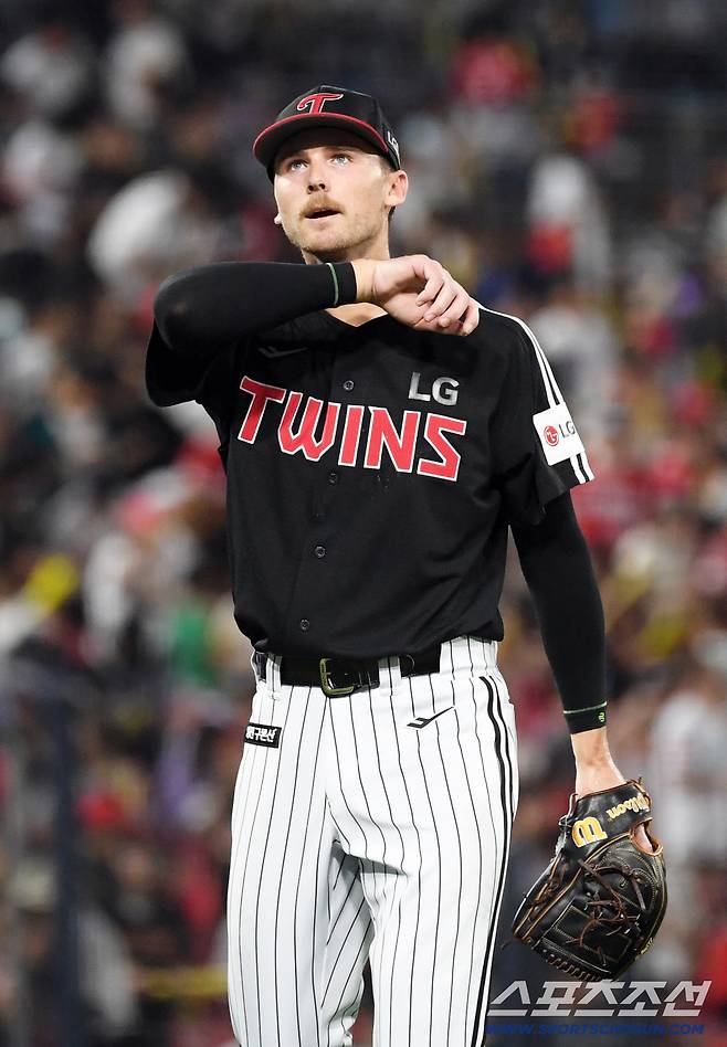 24일 광주 기아챔피언스필드에서 열린 KIA 타이거즈와 LG 트윈스의 경기. LG 톨허스트가 숨을 고르고 있다. 광주=박재만 기자 pjm@sportschosun.com/2025.08.24/