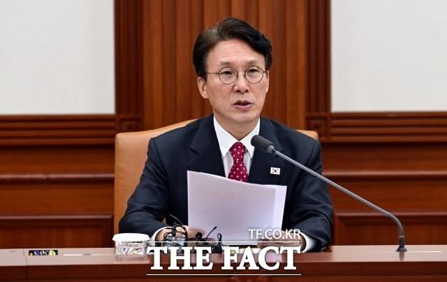 김민석 국무총리는 지난 25일 공개된 블룸버그통신 인터뷰에서 "비자 문제를 해결하지 않으면 의미 있는 진전은 사실상 불가능하다"고 밝혔다. 이에 따라 비자 문제가 3500억달러 대미 투자 협상의 걸림돌로 작용하고 있다는 해석이 나왔다. /임영무 기자