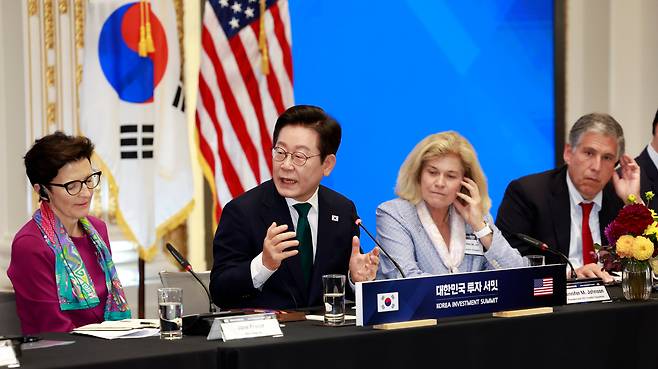 이재명 대통령이 25일(현지 시각) 미국 뉴욕 증권거래소에서 열린 한국경제설명회 투자서밋에서 발언하고 있다./연합뉴스