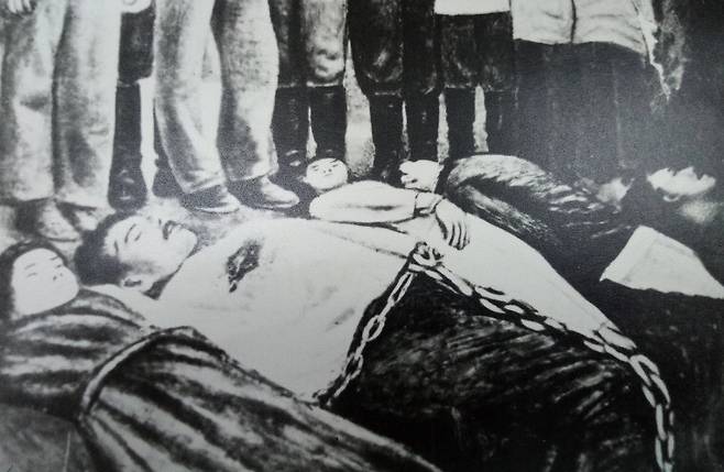 1920년 7월9일 케르비의 암군강가에서 반란군 쪽에 총살당한 트랴피친 사령관과 그 동료들. 임경석 제공