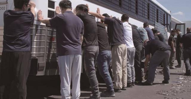 미국 이민단속국(ICE)이 4일 조지아주 현대차-LG에너지솔루션의 합작 배터리공장 건설 현장에서 벌인 불법체류·고용 단속 현장 모습. ICE 홈페이지 캡처