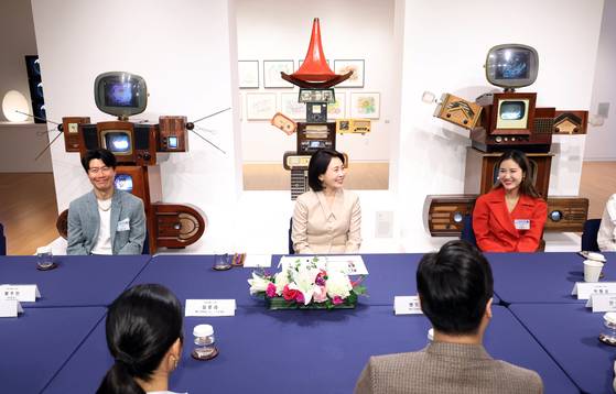 Korean first lady rolls gimbap ‘KPop Demon Hunters’ style, speaks with ...