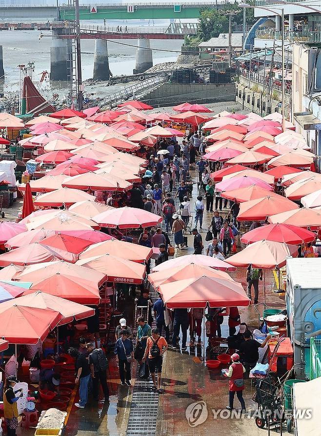 26일 개막한 소래포구축제 현장 모습 [사진출처=연합뉴스]