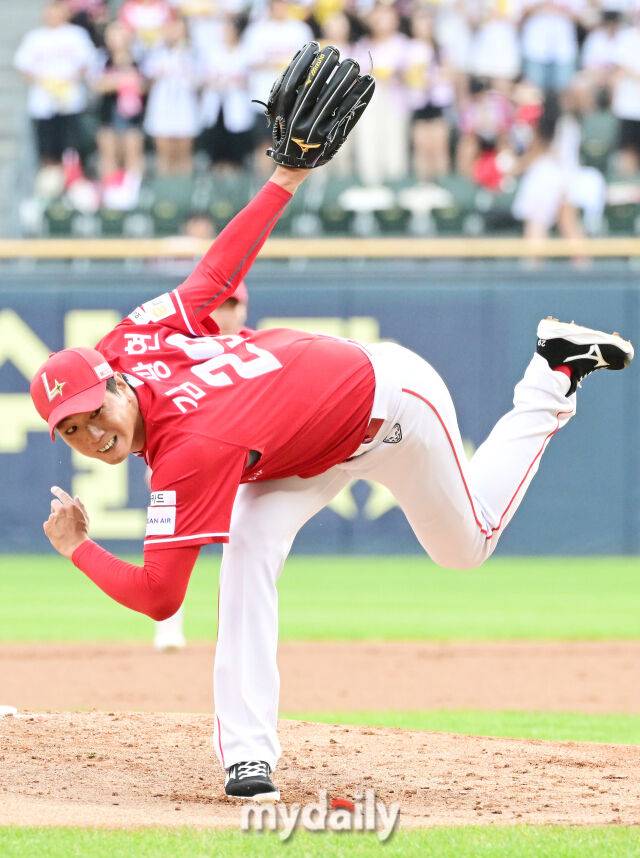 7일 오후 서울 잠실야구장에서 진행된 '2025 신한 SOL뱅크 KBO 리그' SSG-LG의 경기.SSG 선발 김광현이 역투를 펼치고 있다./마이데일리