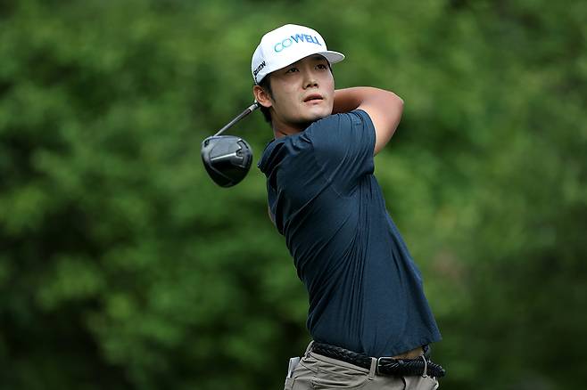 4번 홀에서 드라이버샷을 날리고 있는 김종학. [사진=KPGA]