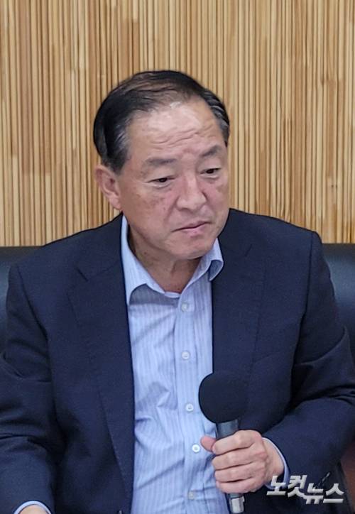 강원CBS.강원영동CBS 시사프로그램 <최진성의 위클리오늘>에 출연한 이병선 속초시장. 전영래 기자