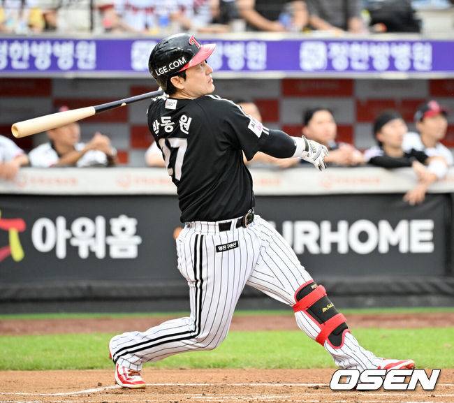 [OSEN=대전, 민경훈 기자] 27일 오후 대전 한화생명볼파크에서 2025 신한 SOL Bank KBO리그 한화 이글스와 LG 트윈스의 경기가 열렸다.한화는 문동주, LG는 톨허스트를 선발 투수로 내세웠다.1회초 2사 주자 2루 LG 박동원이 좌월 투런 홈런을 때리고 있다. 2025.09.27 /rumi@osen.co.kr