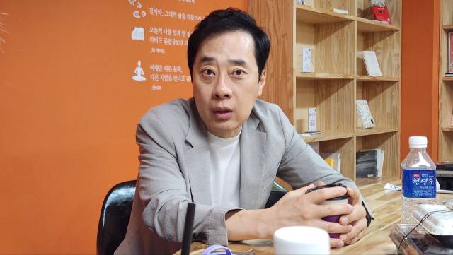 ▲유남규 대한탁구협회 실무부회장은 "제 이름을 건 대회에 탁구를 사랑하는 전북의 많은 분이 오신 것은 대단한 영광"이라며 "전주는 국토의 중간에 있어 전국 어느 곳에서나 쉽게 올 수 있는 접근성이 뛰어나 대회를 훌륭히 치를 수 있는 곳"이라고 말했다. ⓒ프레시안