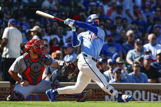 피트 크로우-암스트롱이 27일 미국 일리노이주 시카고 리글리필드에서 열린 세인트루이스 카디널스와 2025 메이저리그(MLB) 정규리그 홈경기에서 4회말 시즌 30호 홈런을 치고 있다.  시카고 | Imagn Images연합뉴스