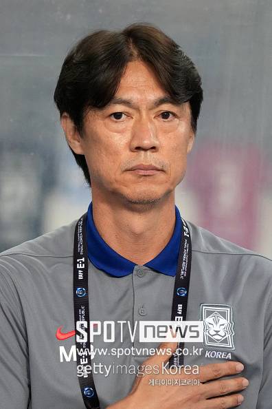 ▲ 월드컵 전력을 점검할 핵심 리허설 무대에서 '박용우 카드'가 낙마할 확률이 높아지면서 홍명보(사진) 감독은 황인범-백승호-옌스 카스트로프 등을 중심으로 새로운 조합을 급히 시험해야 하는 처지에 내몰렸다.