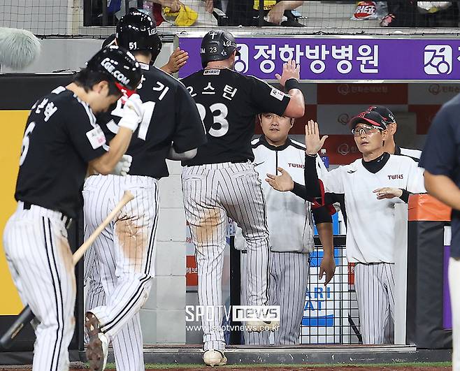 ▲ 전날 패배를 설욕하고 정규시즌 우승 매직넘버를 1로 줄인 LG ⓒ곽혜미 기자