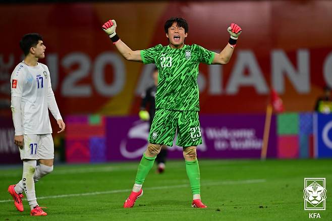 홍성민이 2025 아시아축구연맹(AFC) U-20 아시안컵 8강에서 우즈베키스탄을 상대로 승부차기를 막아낸 뒤 포효하고 있다. /사진=대한축구협회 제공