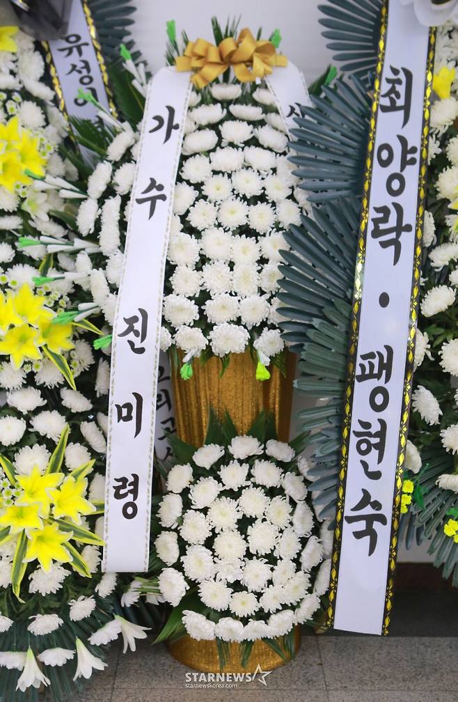 폐기흉 증세 악화로 치료 중 갑작스럽게 세상을 떠난 개그맨 故전유성의 빈소가 26일 서울아산병원 장례식장에 마련됐다. 발인은 28일. /사진공동취재단 2025.09.26 /사진=이동훈 photoguy@