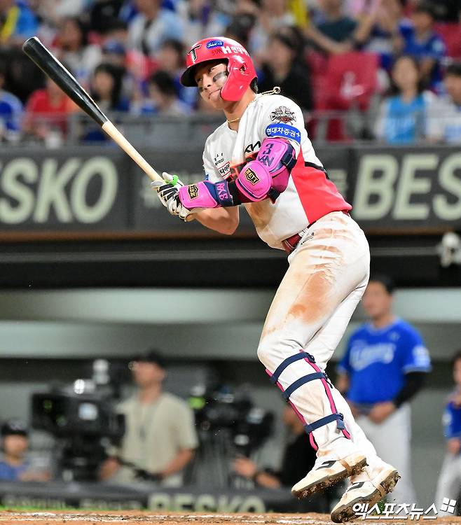 10일 오후 광주기아챔피언스필드에서 열린 '2025 신한 SOL Bank KBO리그' 삼성 라이온즈와 KIA 타이거즈의 경기, 6회말 1사 2루 KIA 박찬호가 1타점 2루타를 날리고 있다. 엑스포츠뉴스 DB