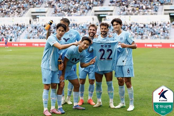 대구 동료들과 장성원을 응원하는 세리머니 하는 세징야. [한국프로축구연맹 제공. 재판매 및 DB 금지]